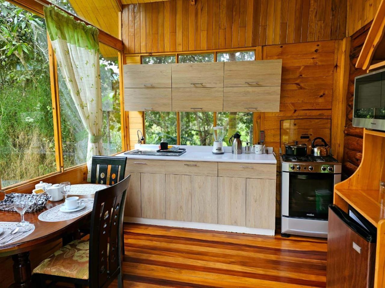 Hassinger Ranch Cabanas Oxapampa Exterior foto